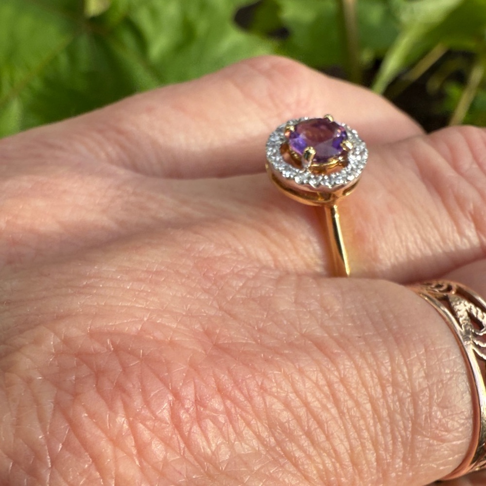 New 18K Gold Natural Amethyst and Natural Diamonds Ring in box with Certificate